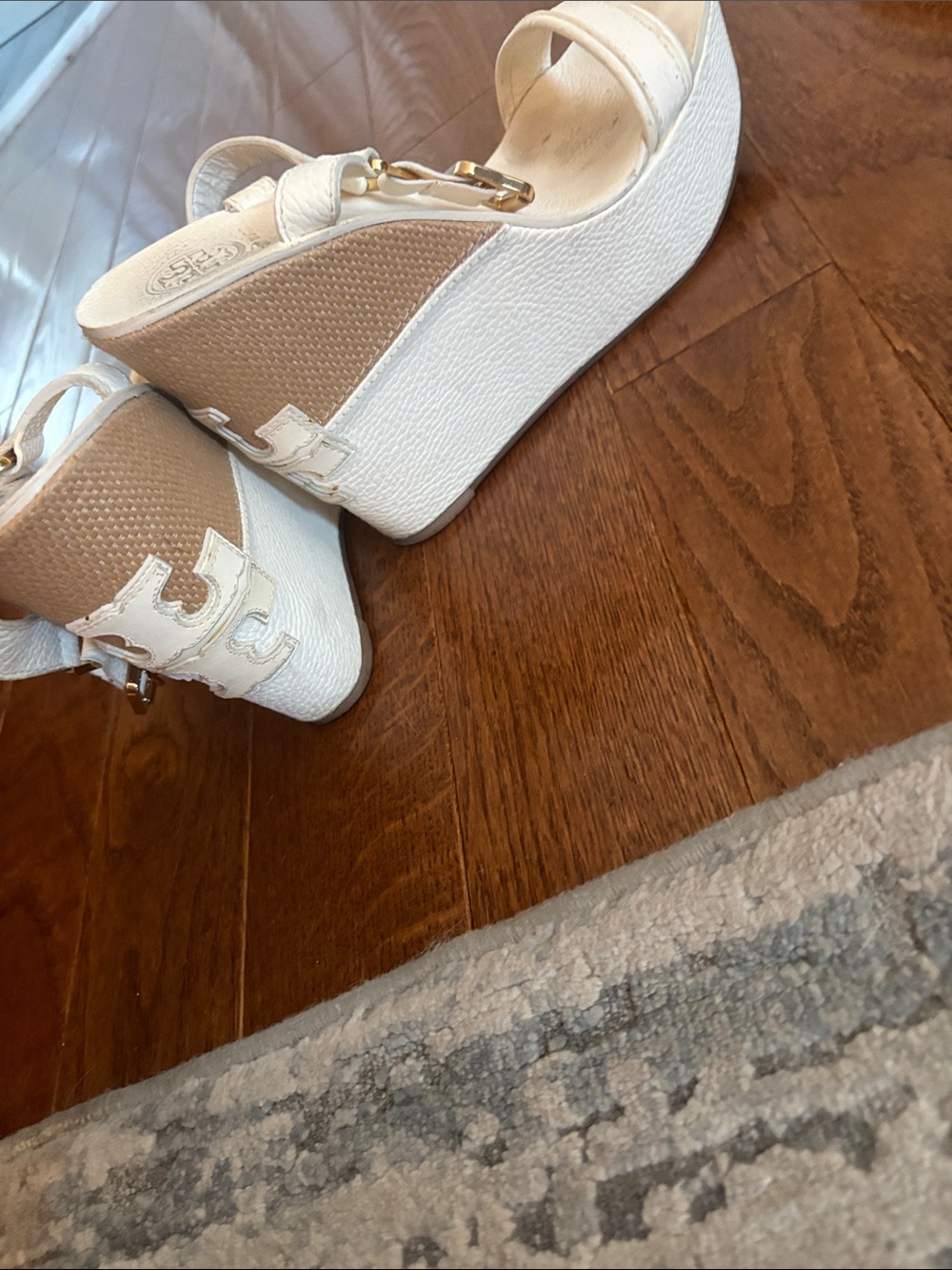 Tory Burch Cream and White Leather Wedge Sandals with Gold Chain